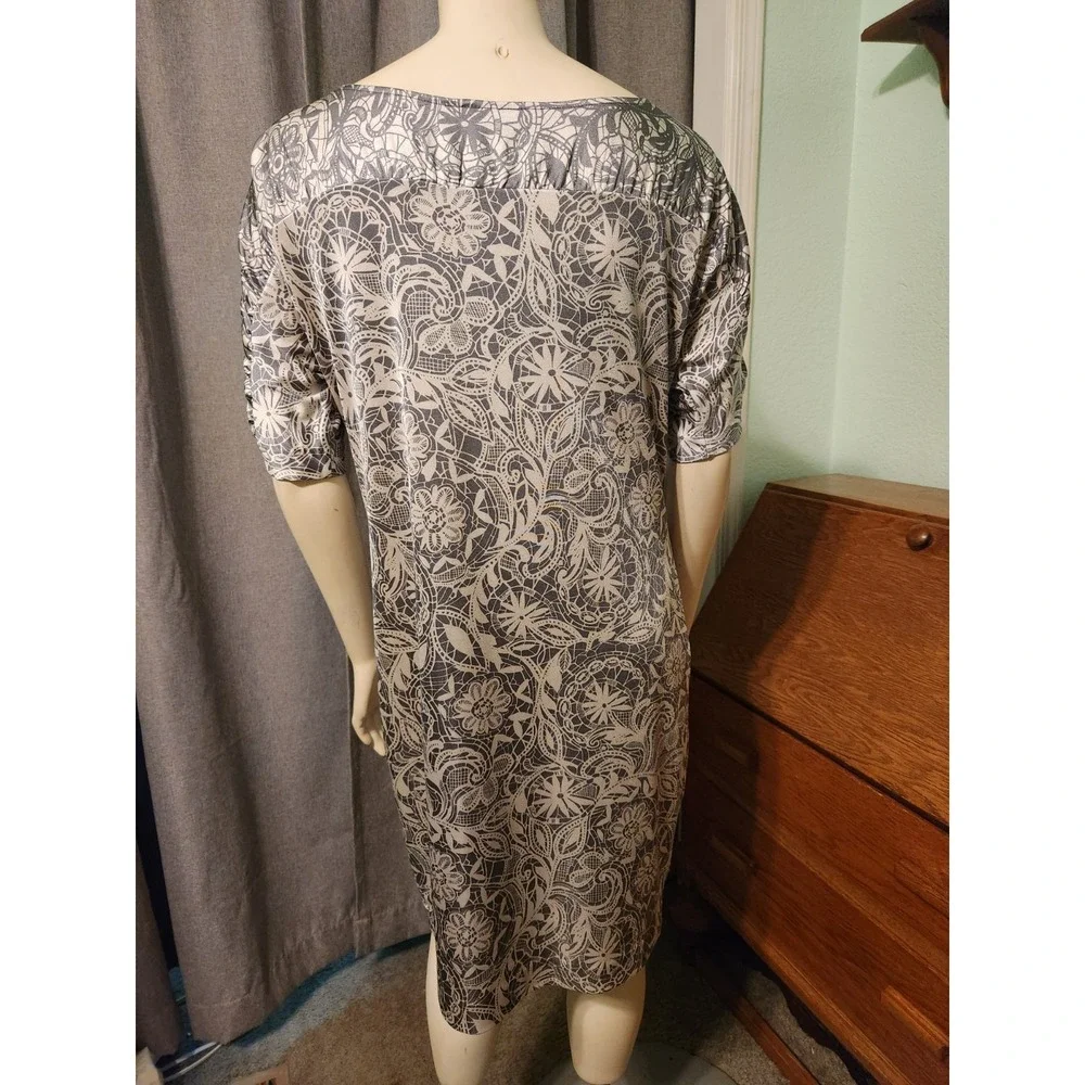 Banana Republic Gray White Daisy Floral Shift‎ Above Knee Dress Size Medium